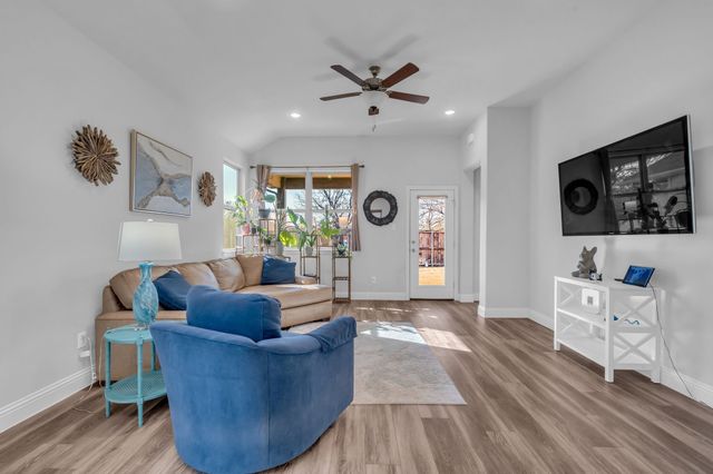 912 Crockett Street, Aubrey, TX 76227