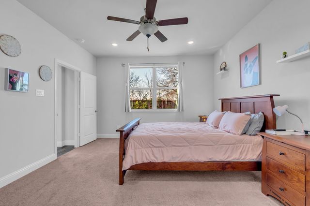 912 Crockett Street, Aubrey, TX 76227