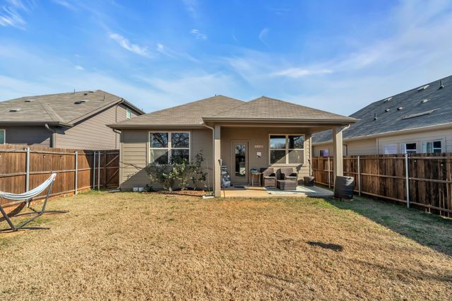 912 Crockett Street, Aubrey, TX 76227