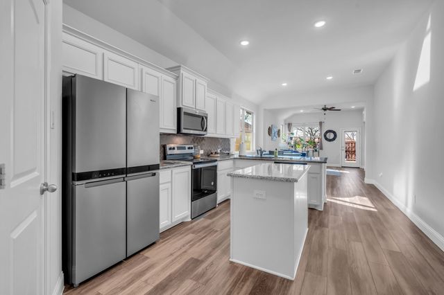 912 Crockett Street, Aubrey, TX 76227