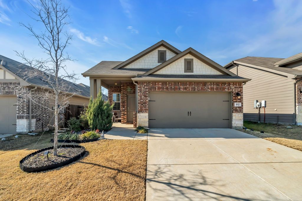 912 Crockett Street, Aubrey, TX 76227