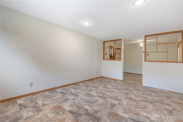 45 Tulip Lane, Riverside, OH 45432