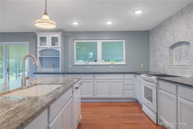 45 Tulip Lane, Riverside, OH 45432