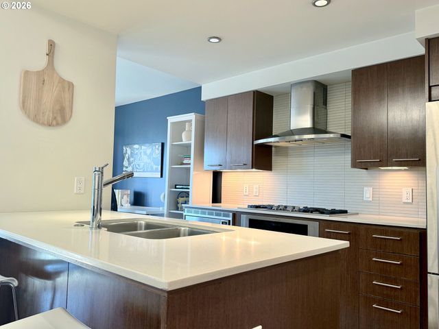 1310 Nw NAITO Pkwy 509, Portland, OR 97209