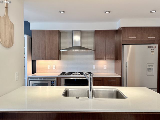 1310 Nw NAITO Pkwy 509, Portland, OR 97209