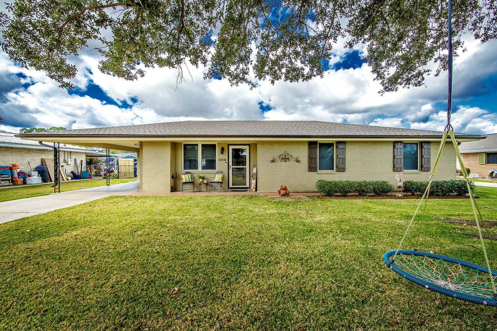 306 St. Bernard, Thibodaux, LA 70301