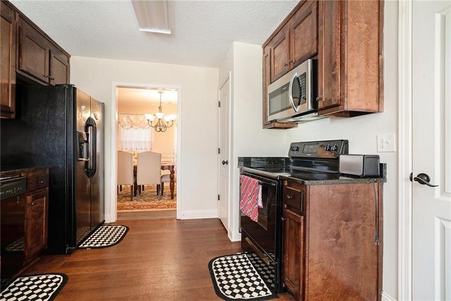 1504 Cedar Creek Drive, Loganville, GA 30052