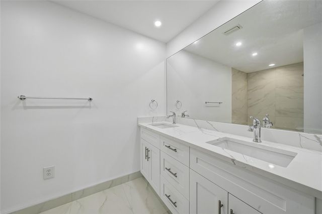 5060 Harmony Circle 104, Vero Beach, FL 32967