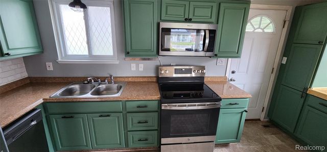 6916 Arcola Street, Garden City, MI 48135