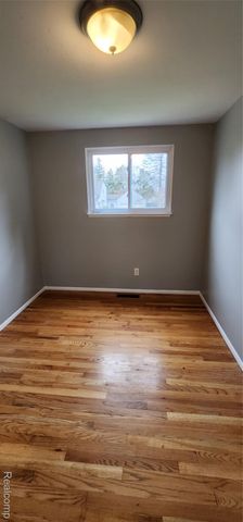 6916 Arcola Street, Garden City, MI 48135