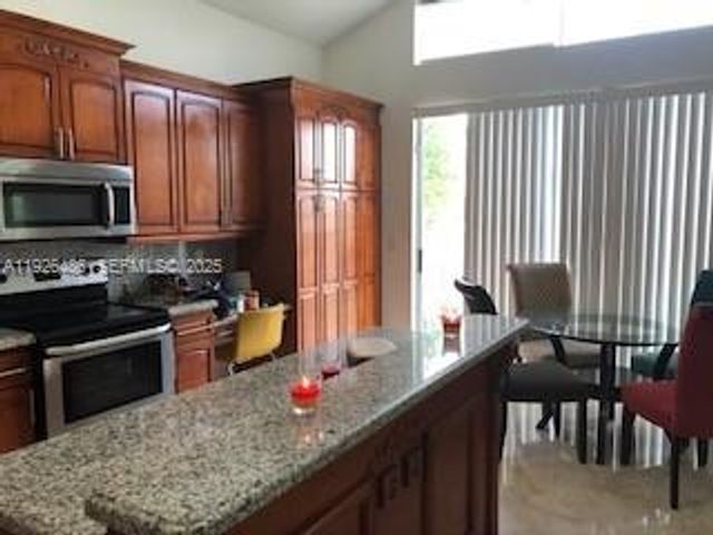 1561 NW 159th Ave, Pembroke Pines, FL 33028