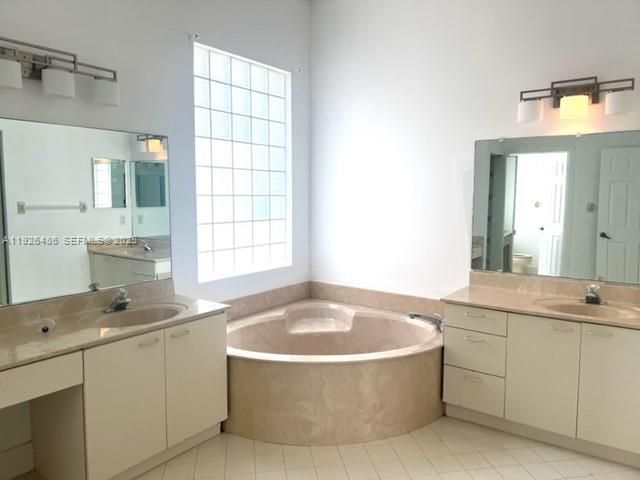 1561 NW 159th Ave, Pembroke Pines, FL 33028