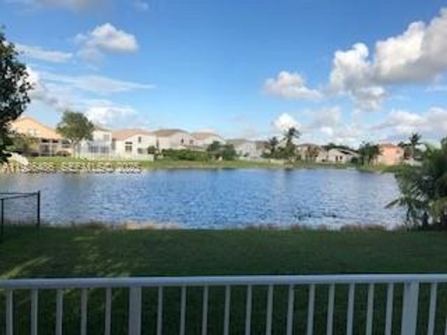 1561 NW 159th Ave, Pembroke Pines, FL 33028