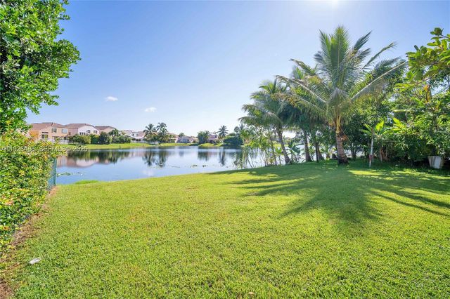 1561 NW 159th Ave, Pembroke Pines, FL 33028