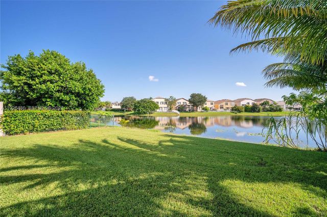 1561 NW 159th Ave, Pembroke Pines, FL 33028