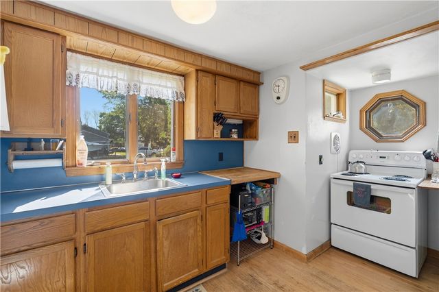 25 Oakdale Street, Warwick, RI 02888