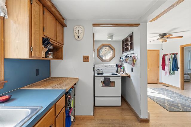 25 Oakdale Street, Warwick, RI 02888
