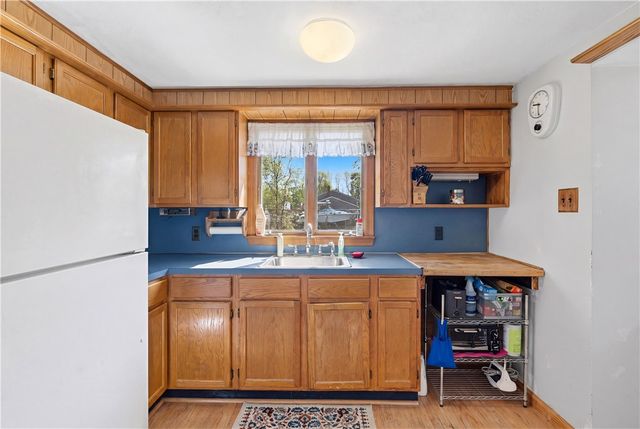 25 Oakdale Street, Warwick, RI 02888
