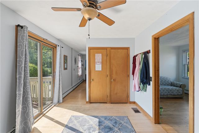 25 Oakdale Street, Warwick, RI 02888