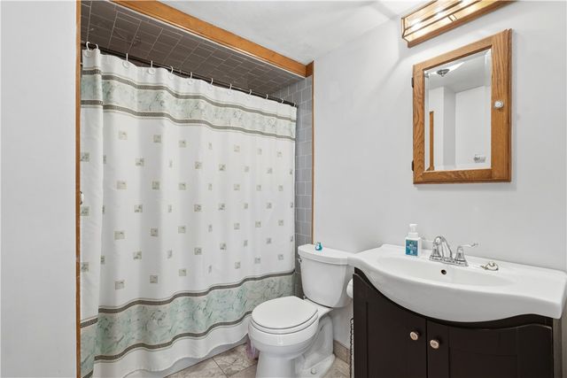 25 Oakdale Street, Warwick, RI 02888