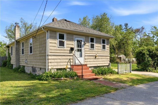 25 Oakdale Street, Warwick, RI 02888