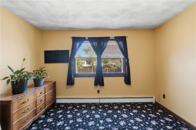 25 Oakdale Street, Warwick, RI 02888