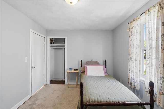 25 Oakdale Street, Warwick, RI 02888