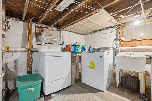 25 Oakdale Street, Warwick, RI 02888
