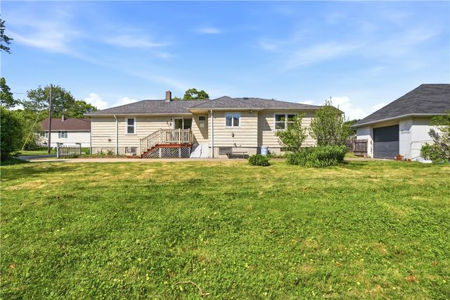 25 Oakdale Street, Warwick, RI 02888