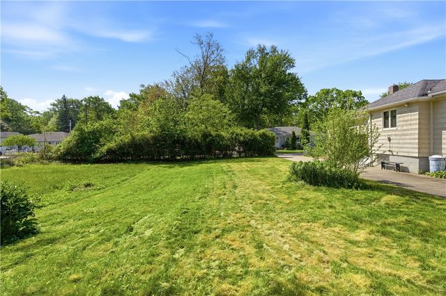 25 Oakdale Street, Warwick, RI 02888