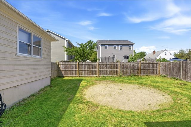 25 Oakdale Street, Warwick, RI 02888