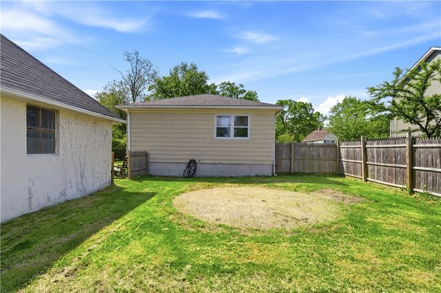 25 Oakdale Street, Warwick, RI 02888