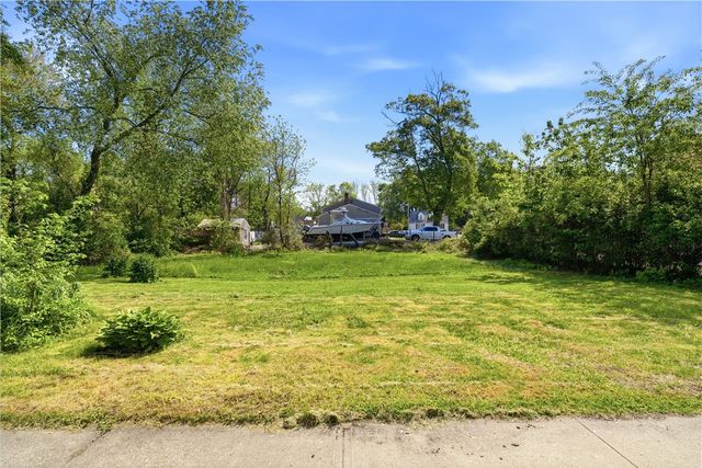 25 Oakdale Street, Warwick, RI 02888