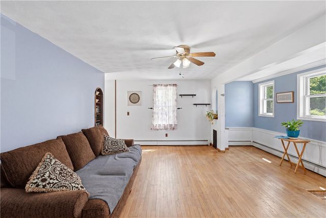 25 Oakdale Street, Warwick, RI 02888