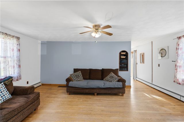 25 Oakdale Street, Warwick, RI 02888