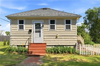 25 Oakdale Street, Warwick, RI 02888
