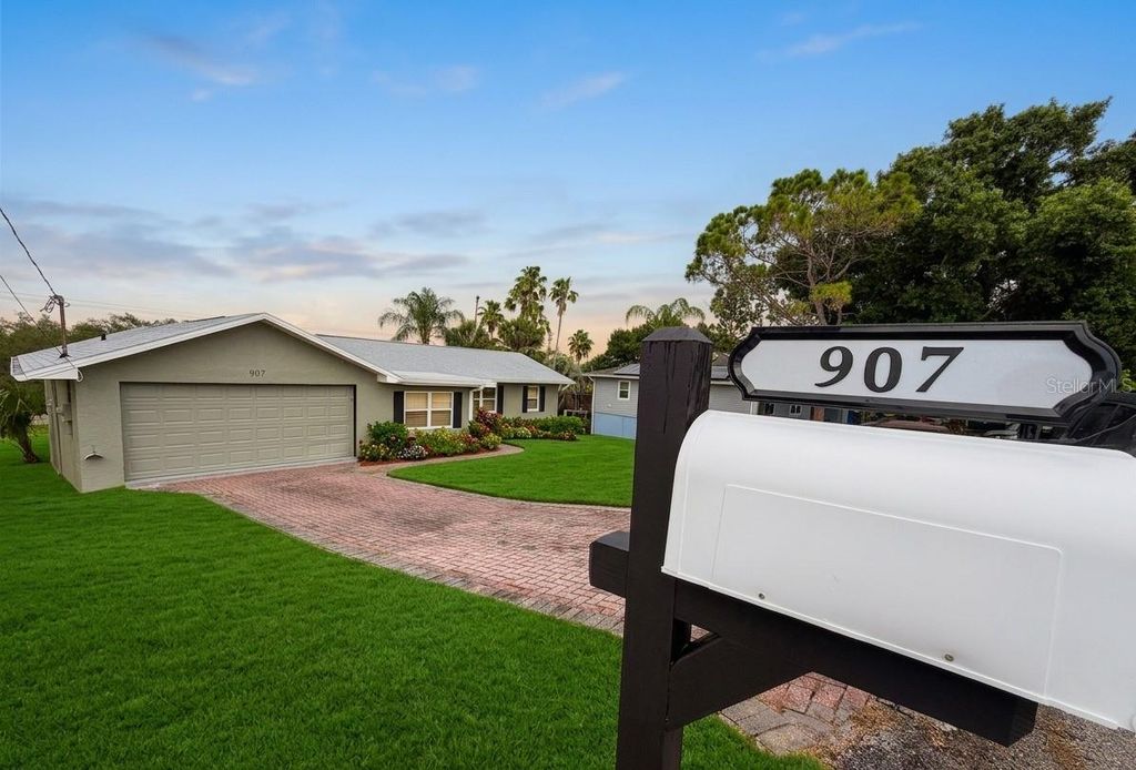 907 VALENTINA DRIVE, Dundee, FL 33838