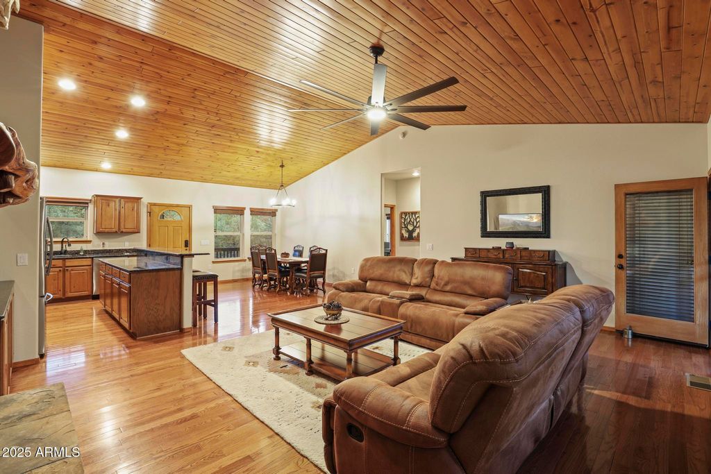 Image 10 of property listing at 2700 S MARSHALLS Run, Show Low, AZ 85901