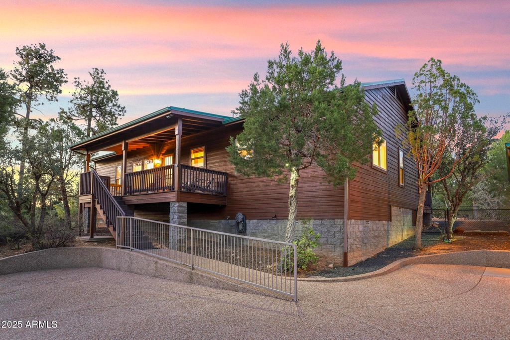 Image 5 of property listing at 2700 S MARSHALLS Run, Show Low, AZ 85901