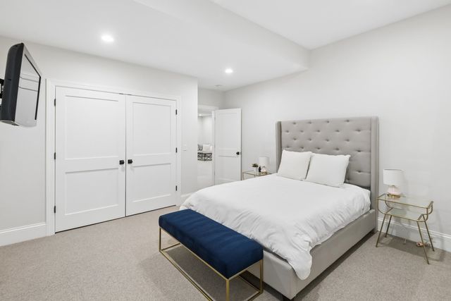 28 Aberdeen Court, Bannockburn, IL 60015