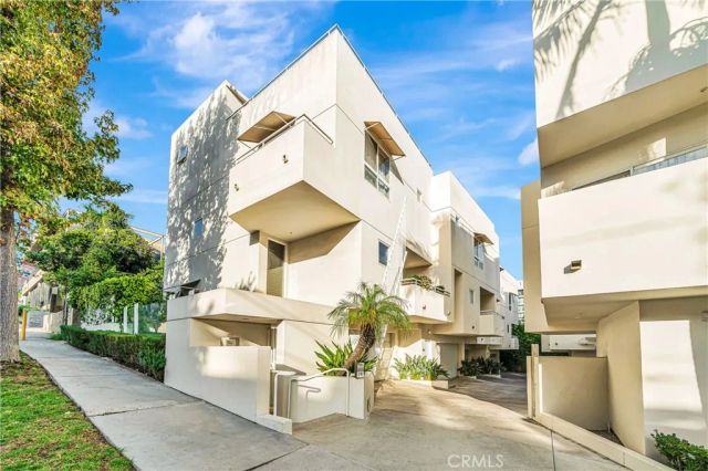 1020 Hilldale, West Hollywood, CA 90069