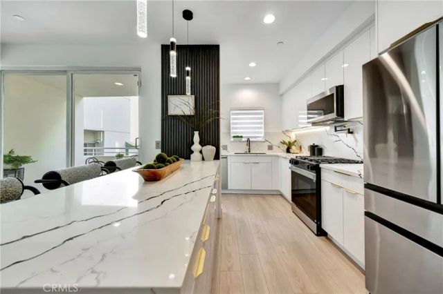 1020 Hilldale, West Hollywood, CA 90069