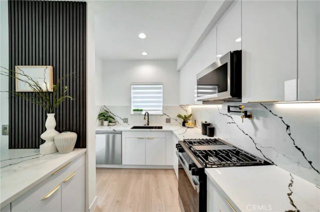 1020 Hilldale, West Hollywood, CA 90069