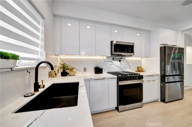 1020 Hilldale, West Hollywood, CA 90069