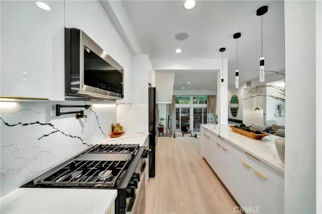1020 Hilldale, West Hollywood, CA 90069