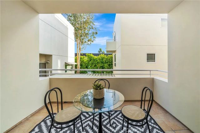 1020 Hilldale, West Hollywood, CA 90069