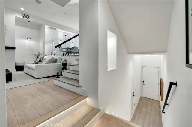 1020 Hilldale, West Hollywood, CA 90069