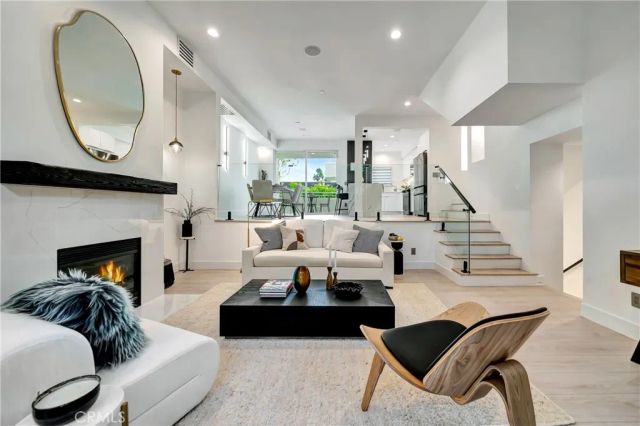 1020 Hilldale, West Hollywood, CA 90069