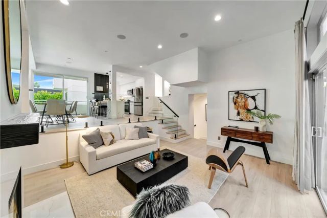 1020 Hilldale, West Hollywood, CA 90069