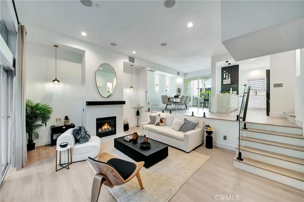 1020 Hilldale, West Hollywood, CA 90069